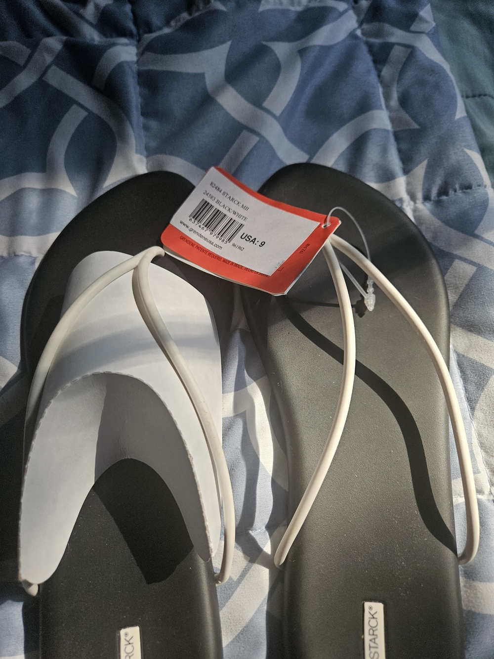 NWT Ipanema Black Flip Flop with White Center Stripe Stark MII Black